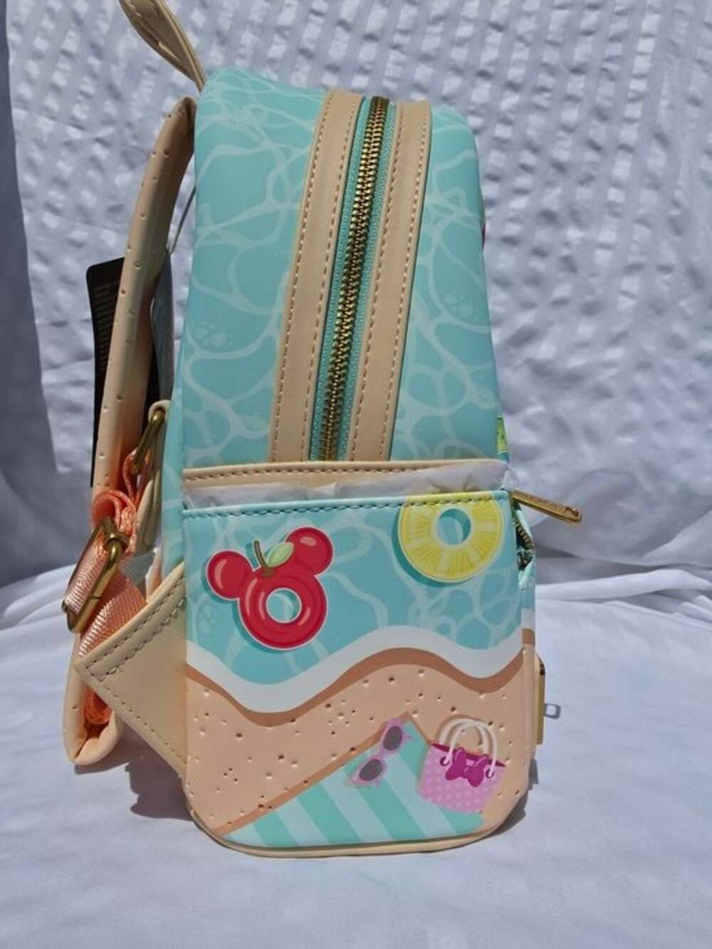 NWT Loungefly Disney's Mickey & Minnie Beach Fun Backpack - Picture 3 of 5
